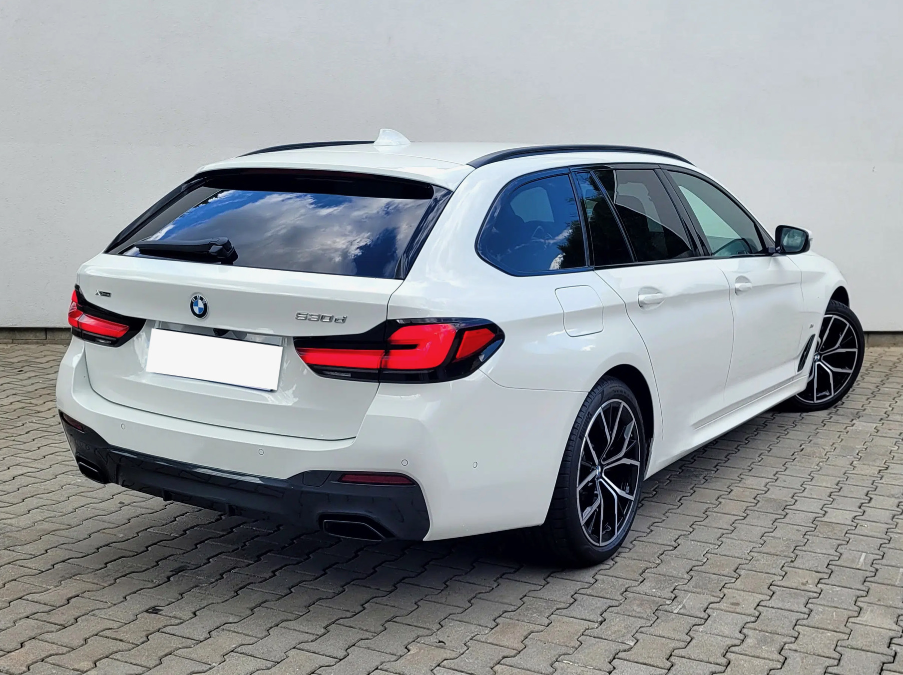 BMW 530d xDrive Mpaket Touring | předváděcí auto skladem | byznys naftové kombi | nákup online| autoibuy